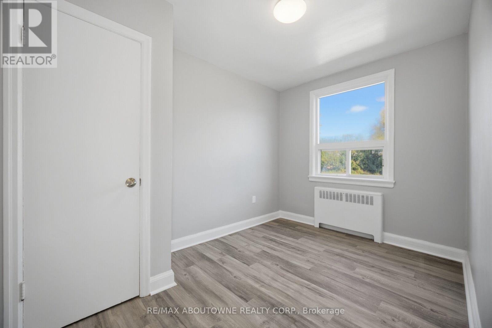 1 - 1047 Churchill Avenue E Property Photo 19