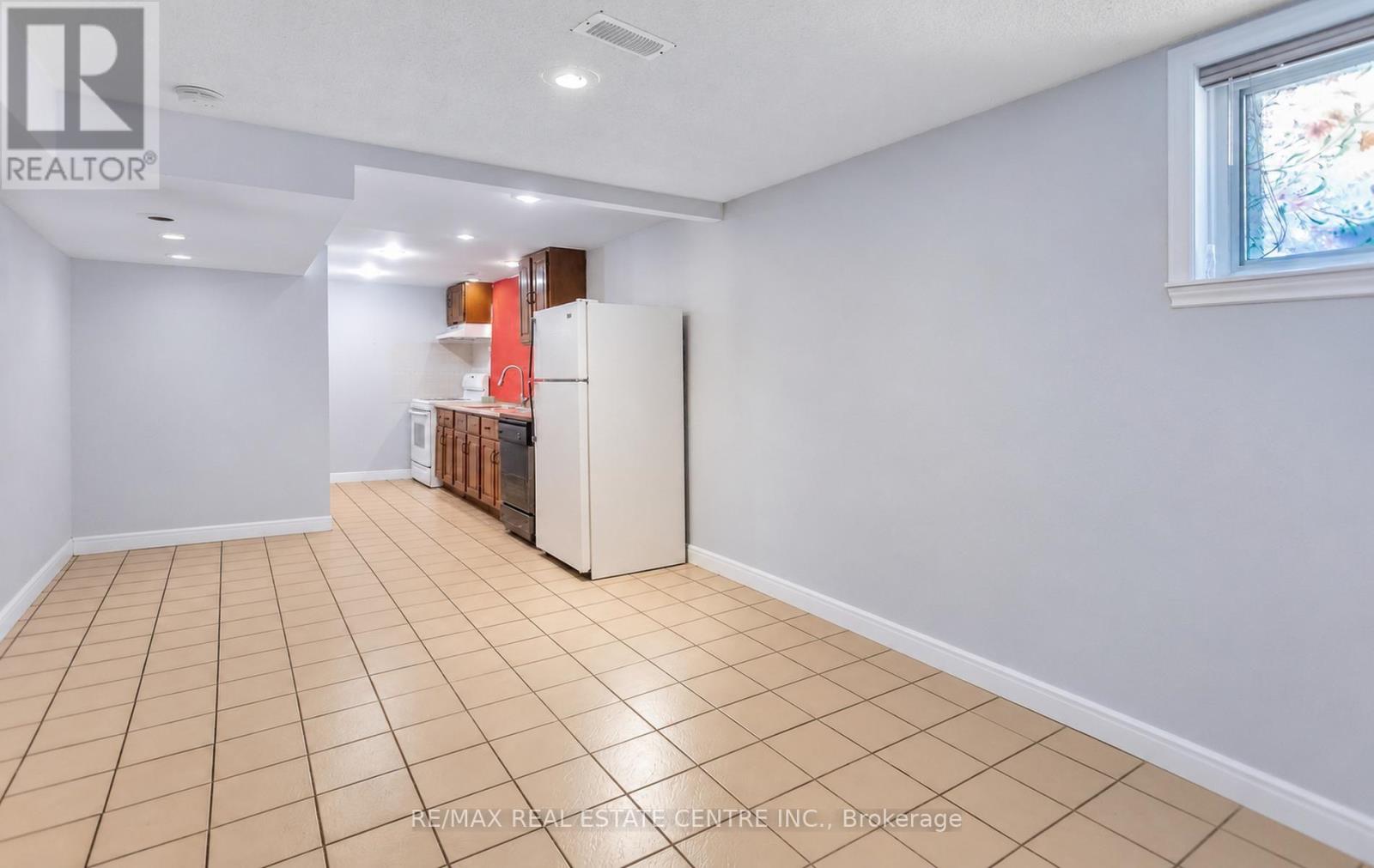 302 Southview Road Property Photo 5