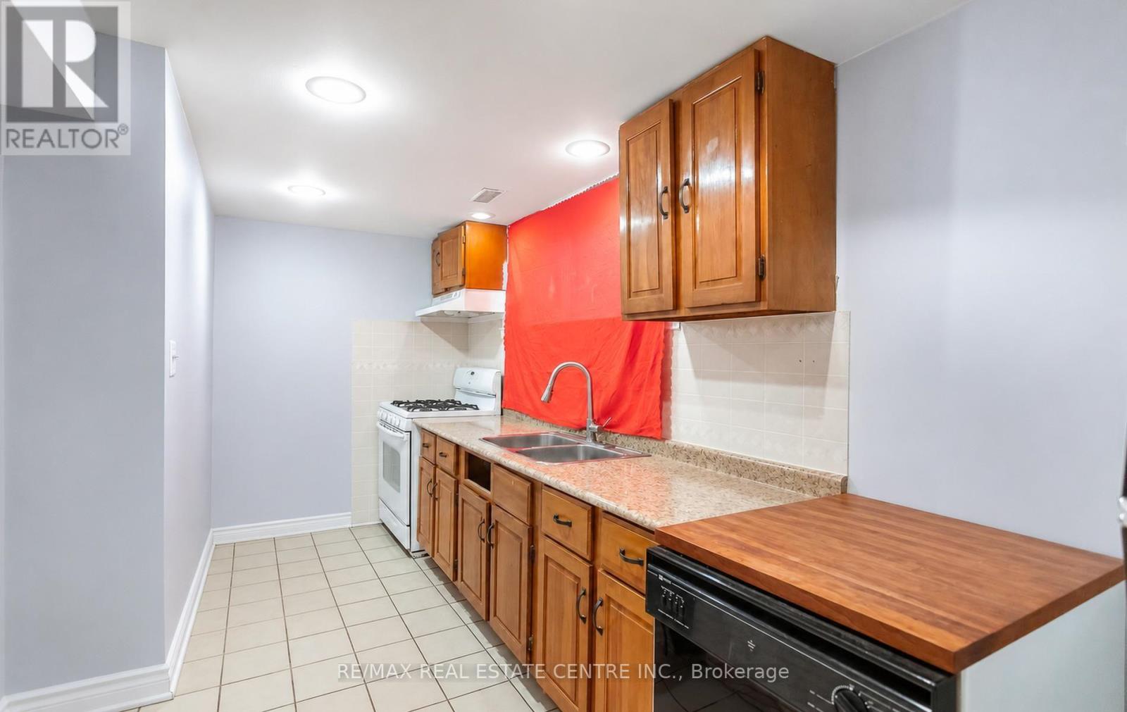 302 Southview Road Property Photo 6