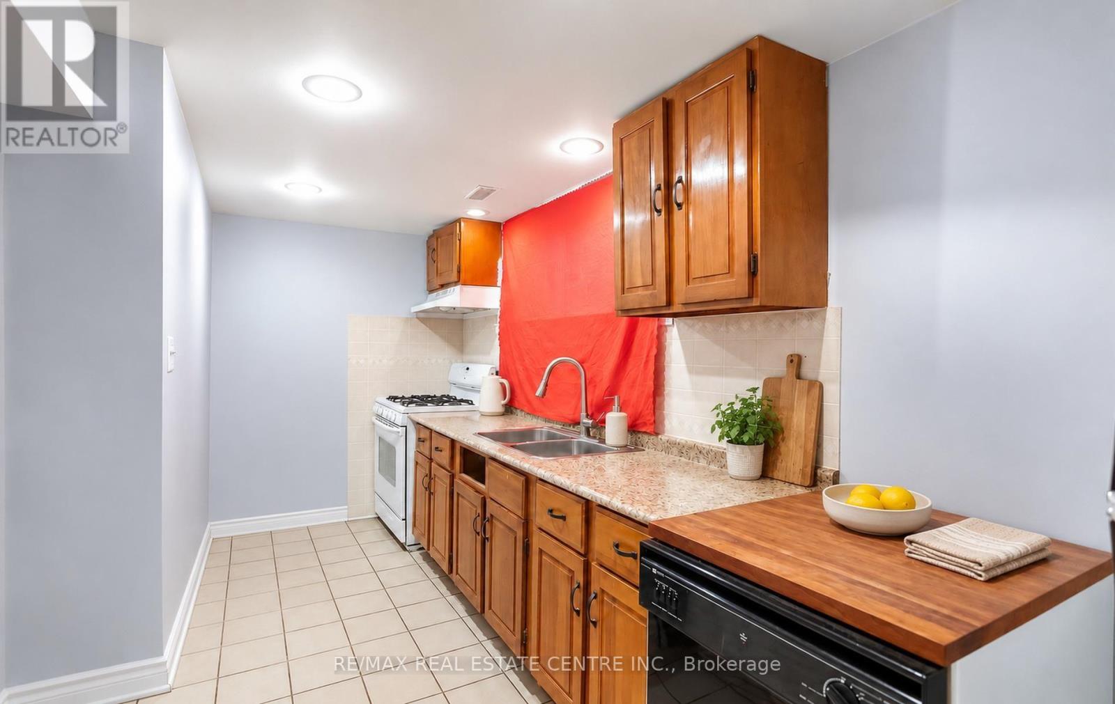 302 Southview Road Property Photo 7