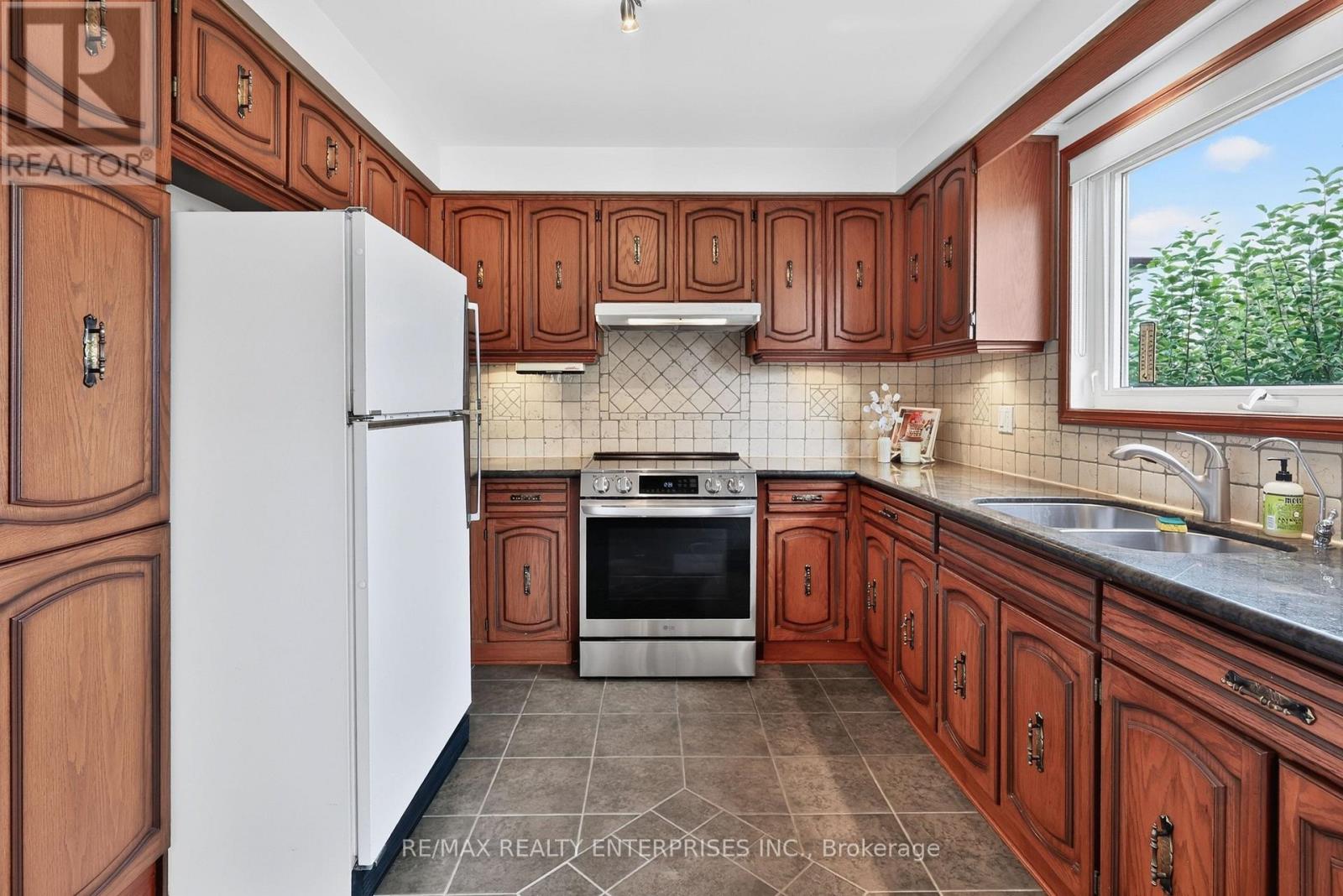 4151 Rockwood Road Property Photo 13