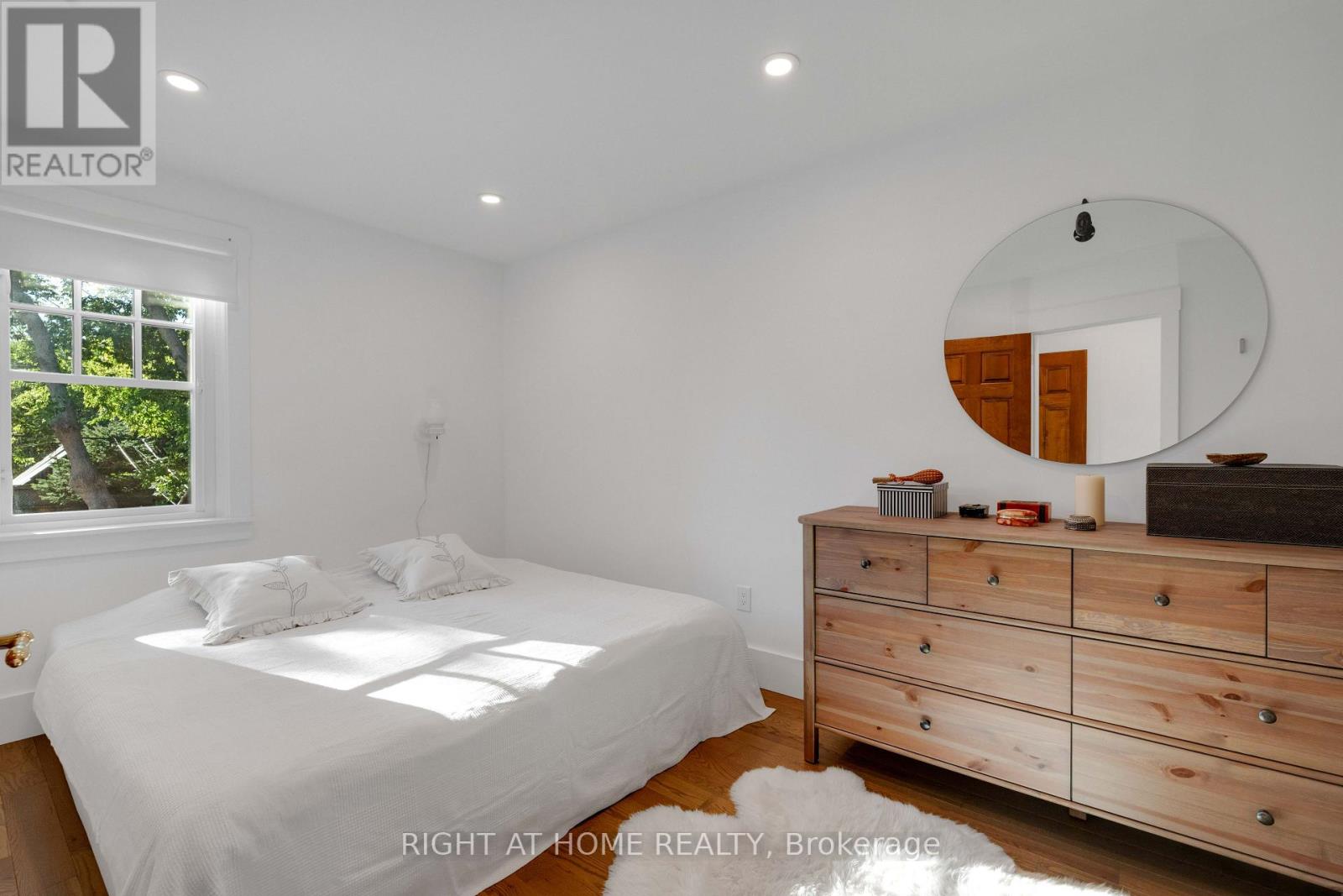 1642 Dufferin Street Property Photo 15