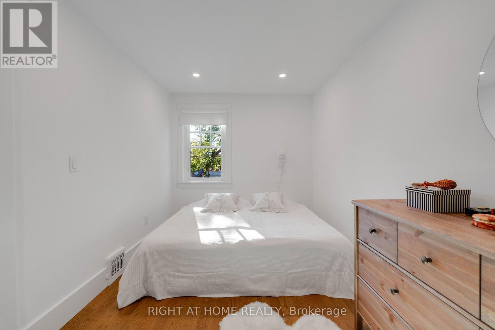 1642 Dufferin Street Property Photo 16