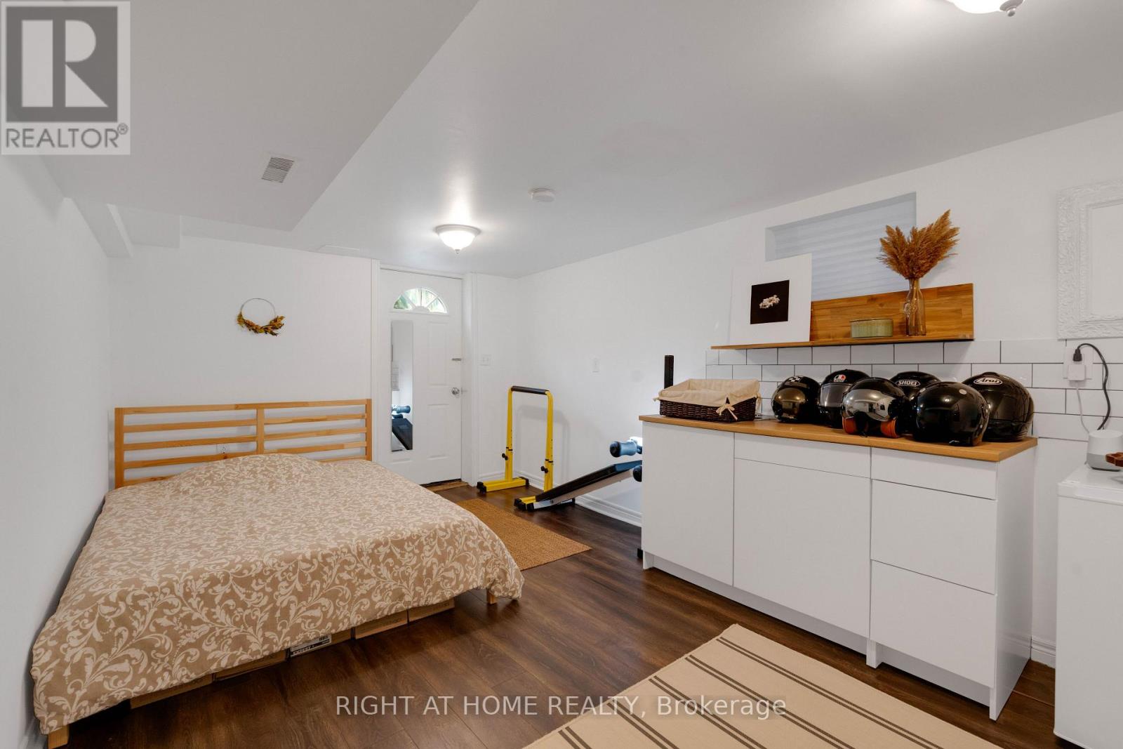 1642 Dufferin Street Property Photo 21