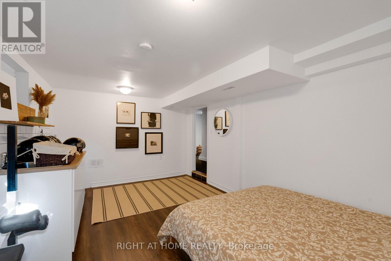 1642 Dufferin Street Property Photo 22