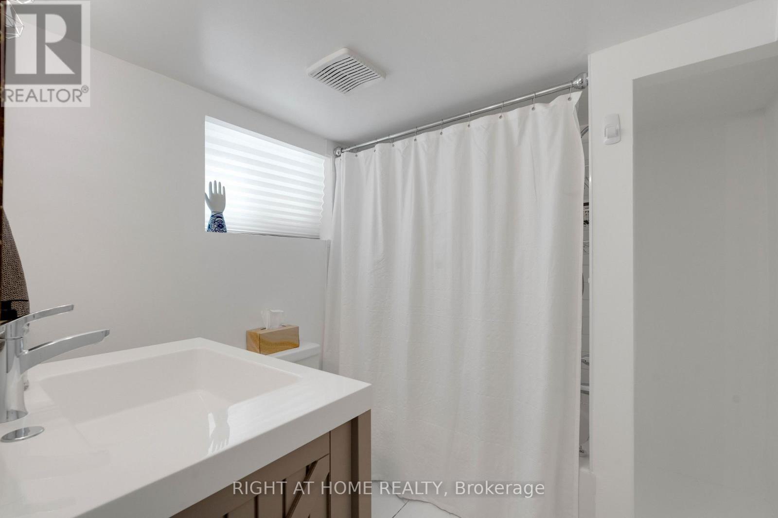 1642 Dufferin Street Property Photo 23