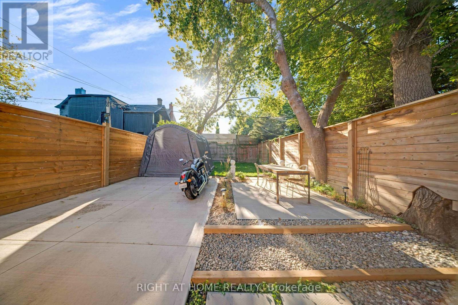 1642 Dufferin Street Property Photo 25