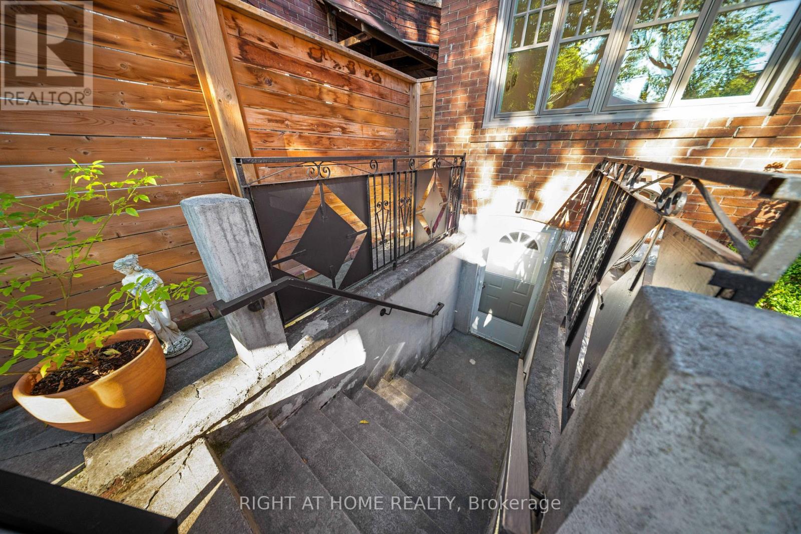 1642 Dufferin Street Property Photo 26