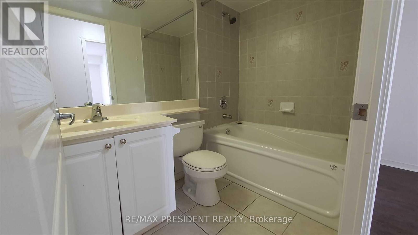 501 - 300 Ray Lawson Boulevard Property Photo 10