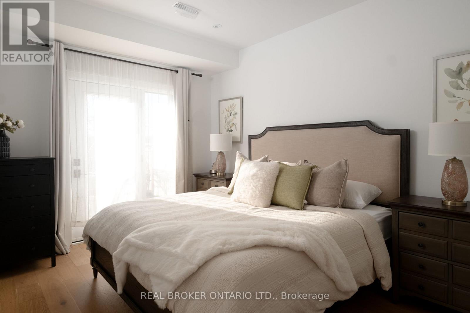 1633 Coram Crescent Property Photo 19