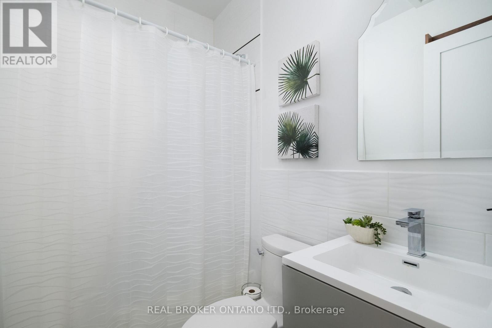 1633 Coram Crescent Property Photo 27