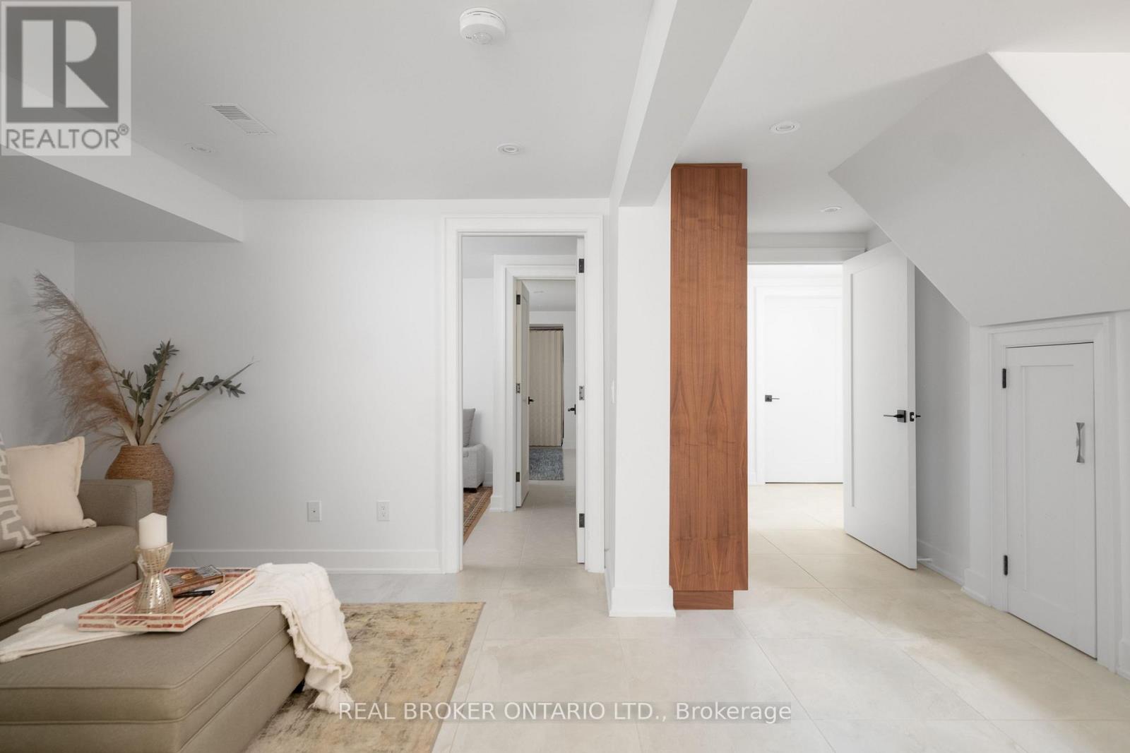 1633 Coram Crescent Property Photo 37