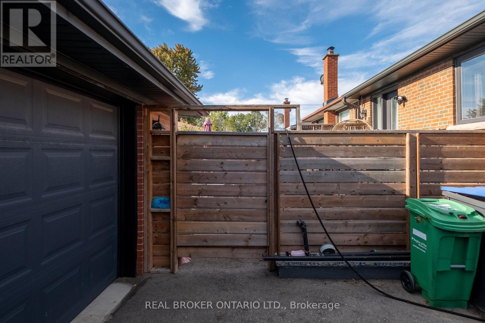 1633 Coram Crescent Property Photo 45