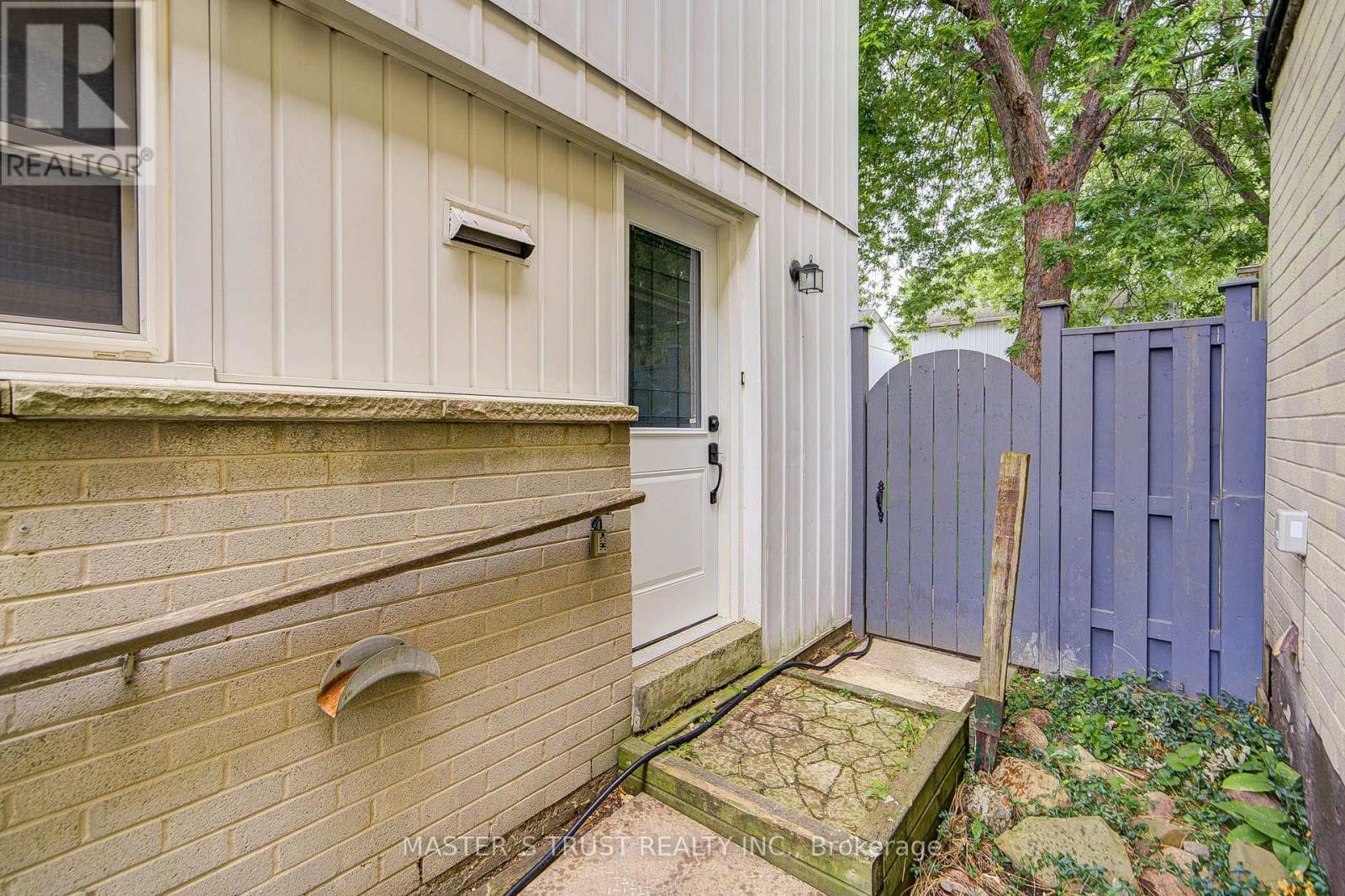 4 Gatsby Square Property Photo 32