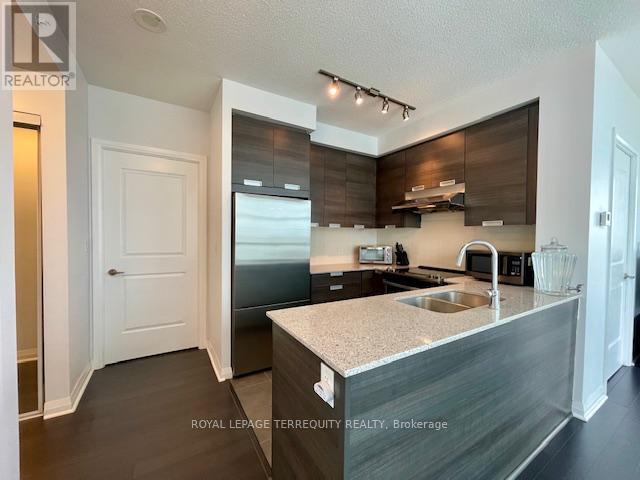 1219 - 5033 Four Springs Avenue Property Photo 4
