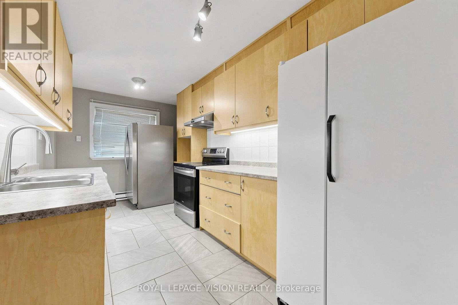 6 Hector Court Property Photo 12