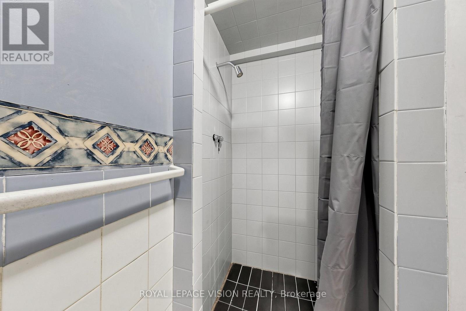 6 Hector Court Property Photo 32