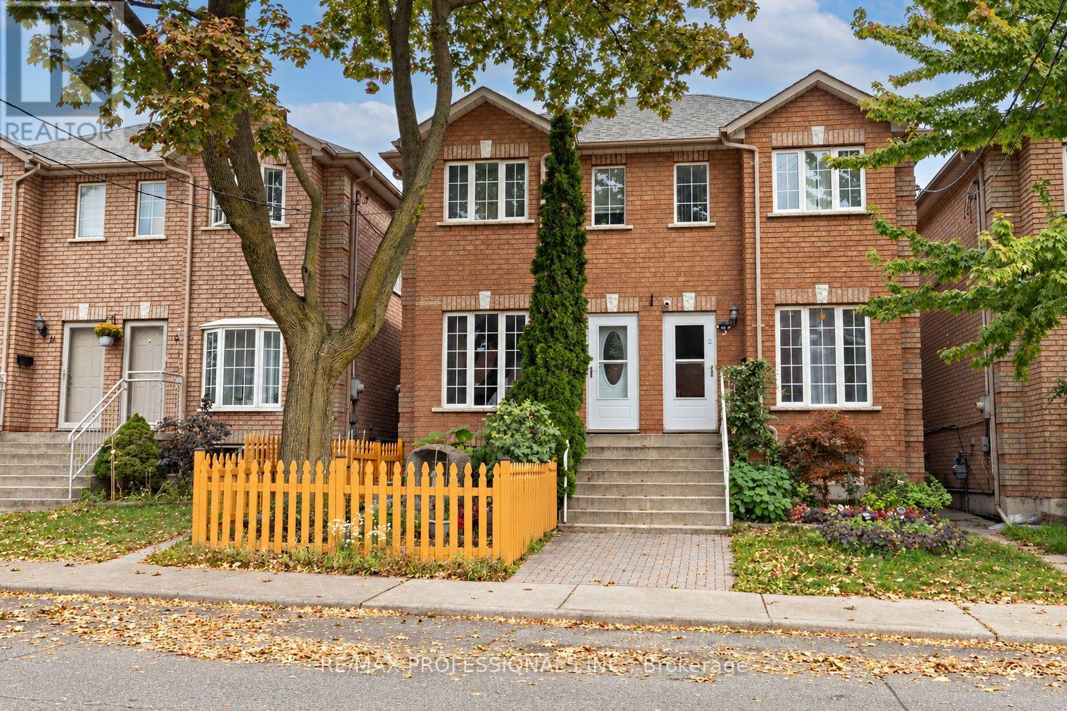 7 Mulock Avenue Property Photo 1