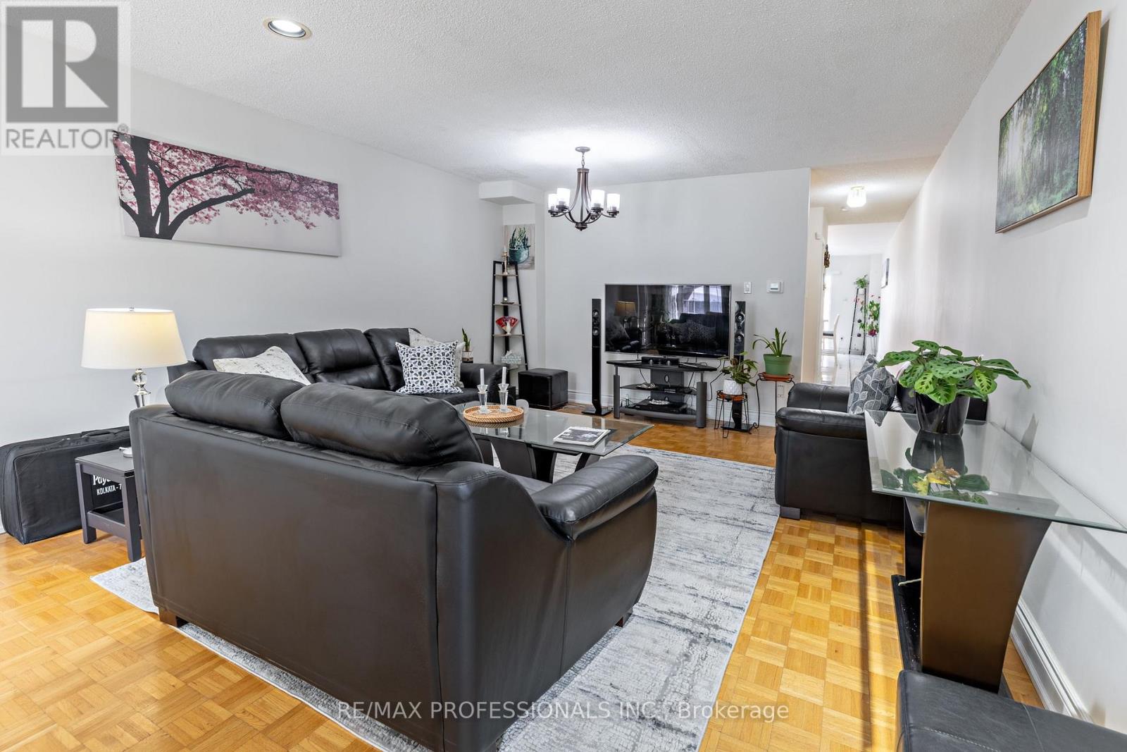 7 Mulock Avenue Property Photo 2
