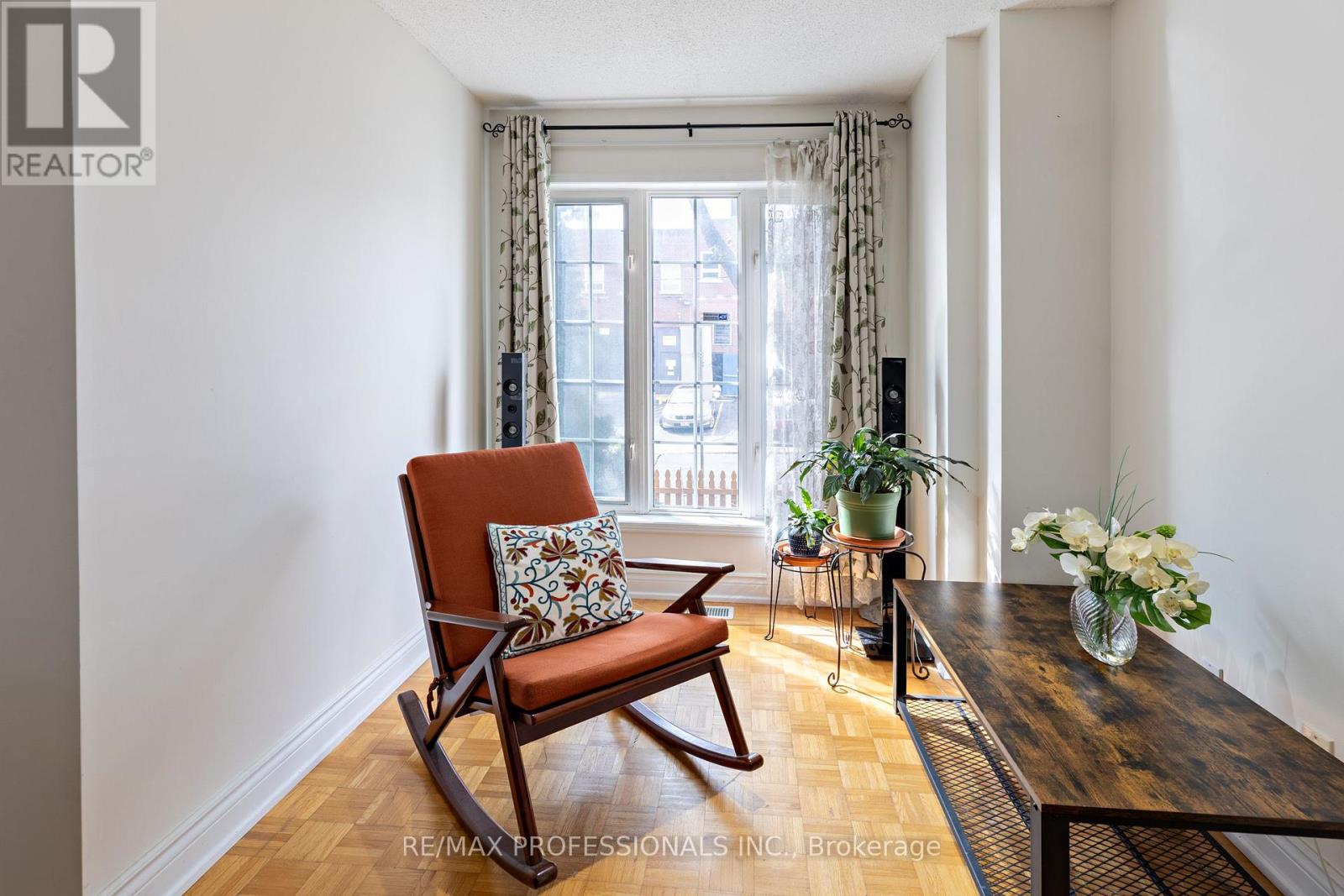 7 Mulock Avenue Property Photo 4