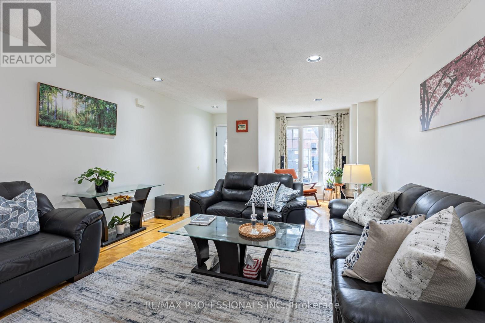 7 Mulock Avenue Property Photo 5