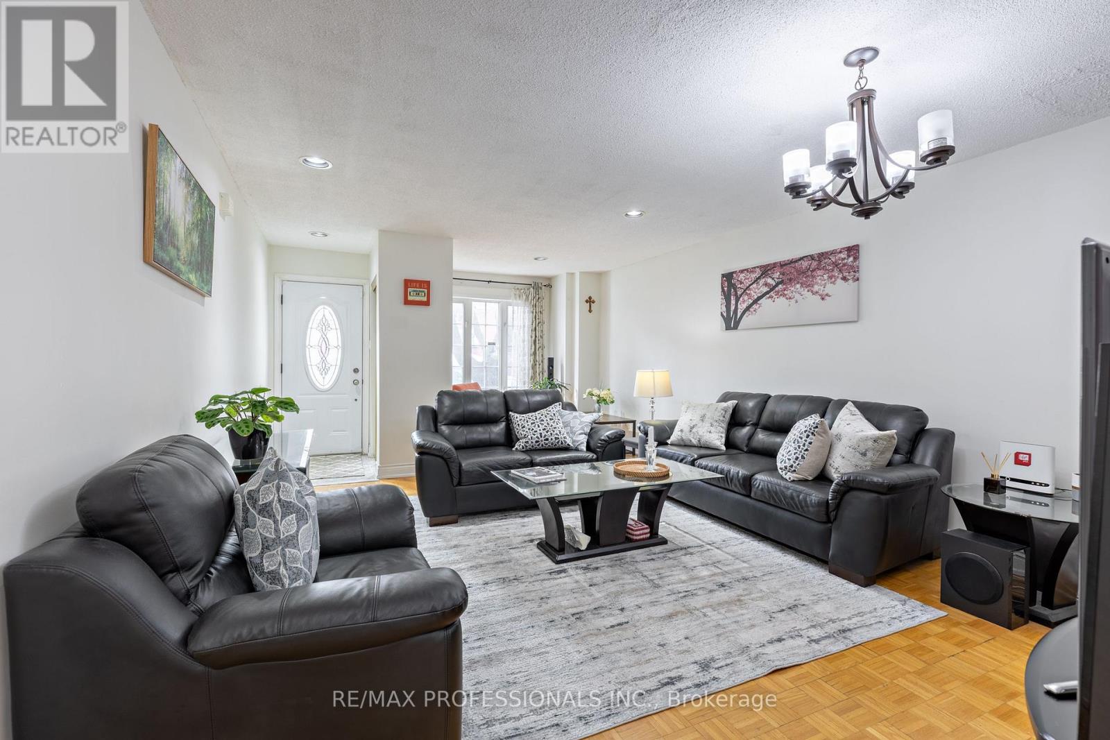 7 Mulock Avenue Property Photo 6
