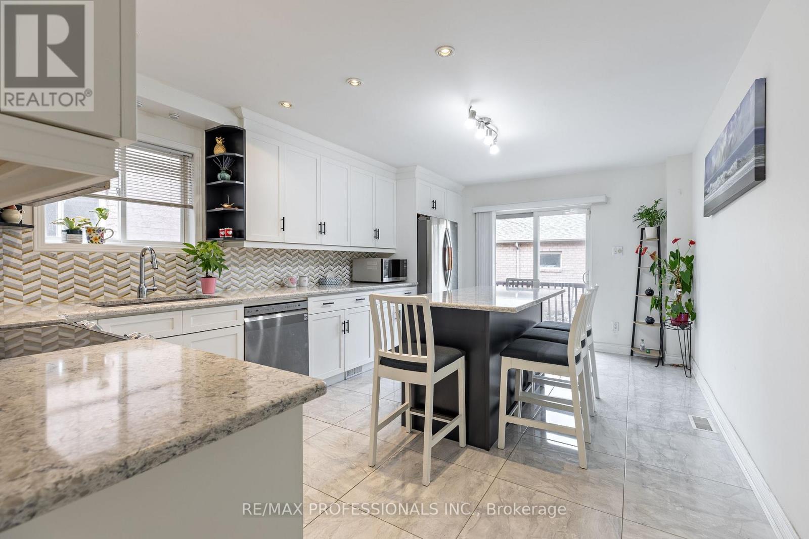 7 Mulock Avenue Property Photo 8