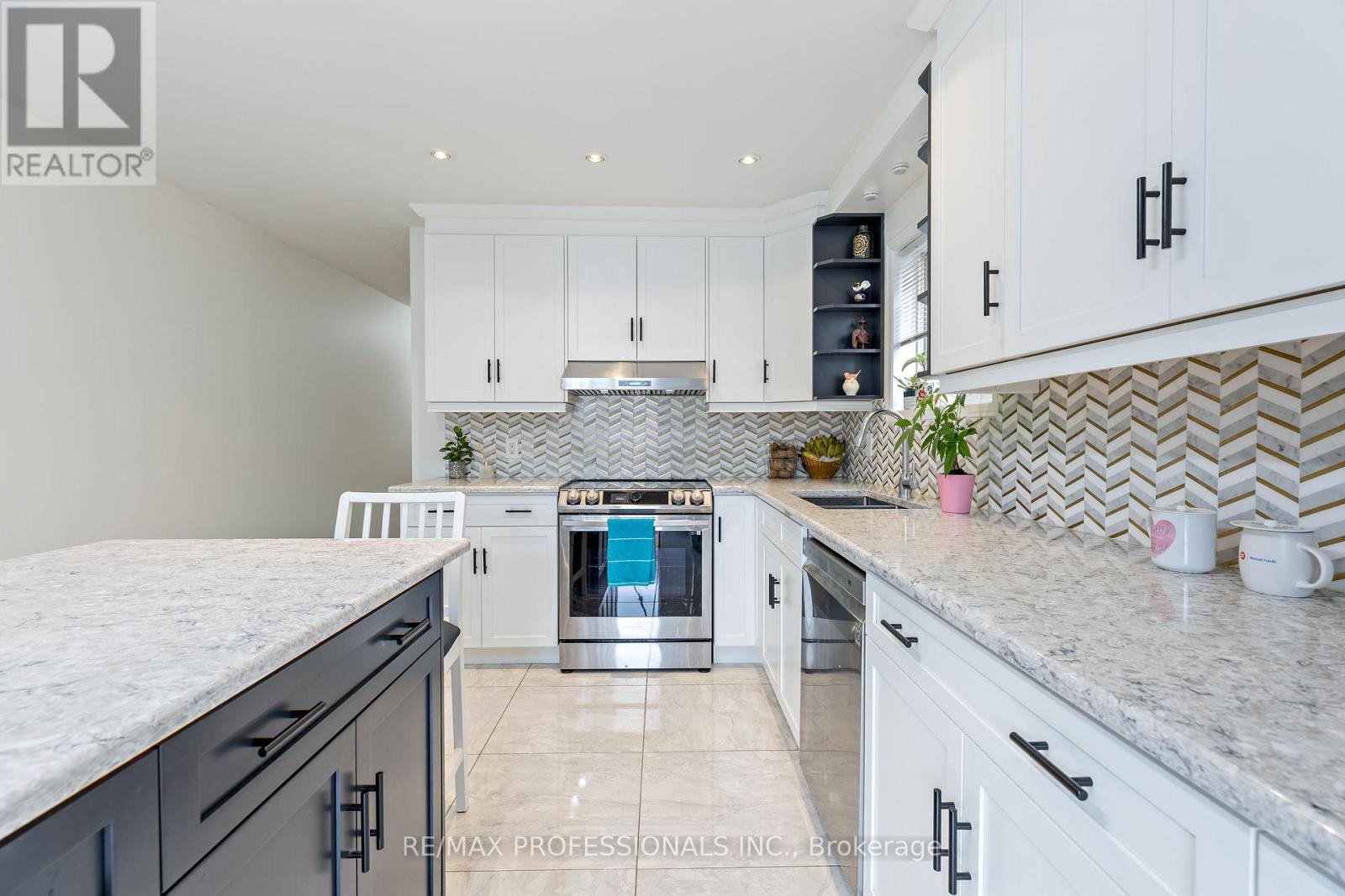 7 Mulock Avenue Property Photo 12
