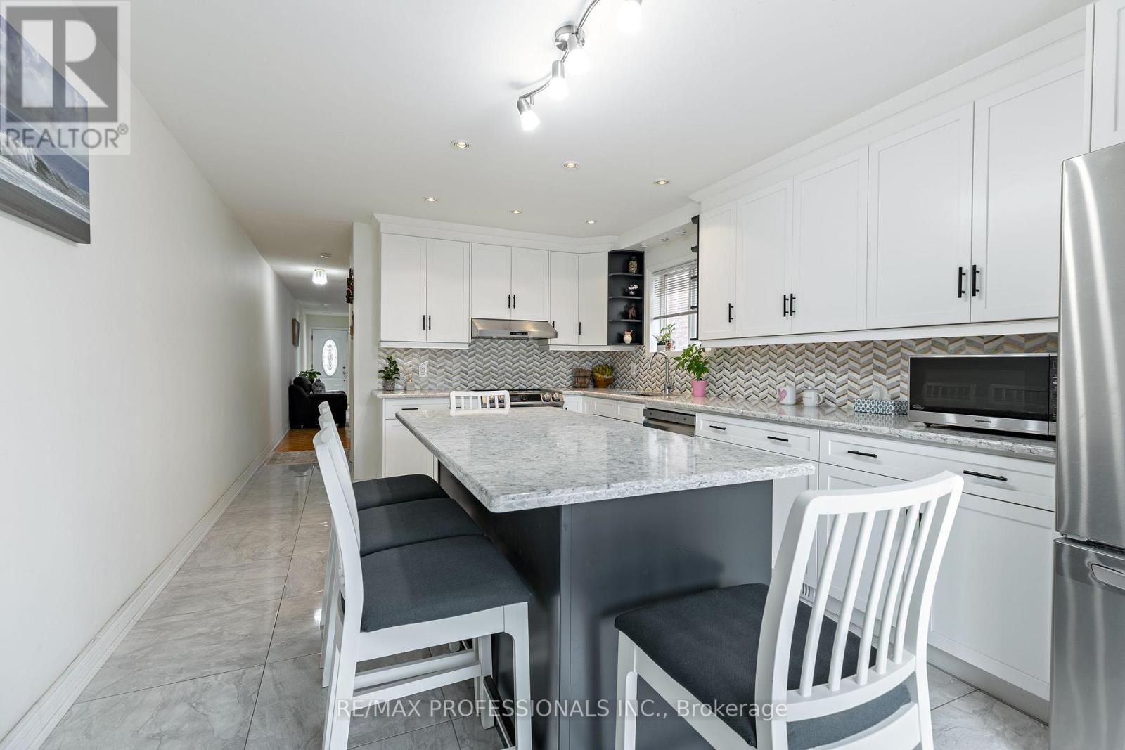 7 Mulock Avenue Property Photo 14