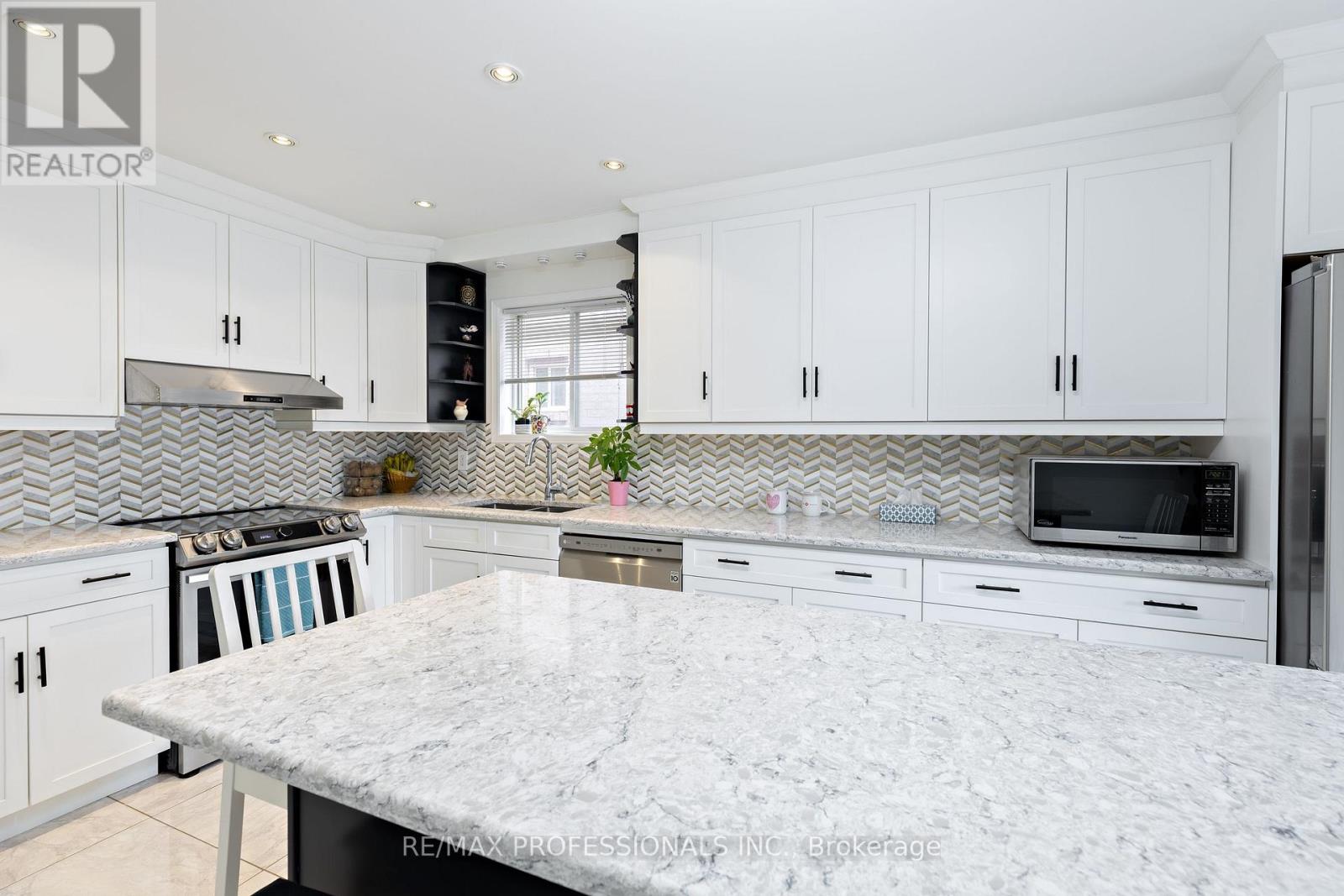 7 Mulock Avenue Property Photo 15