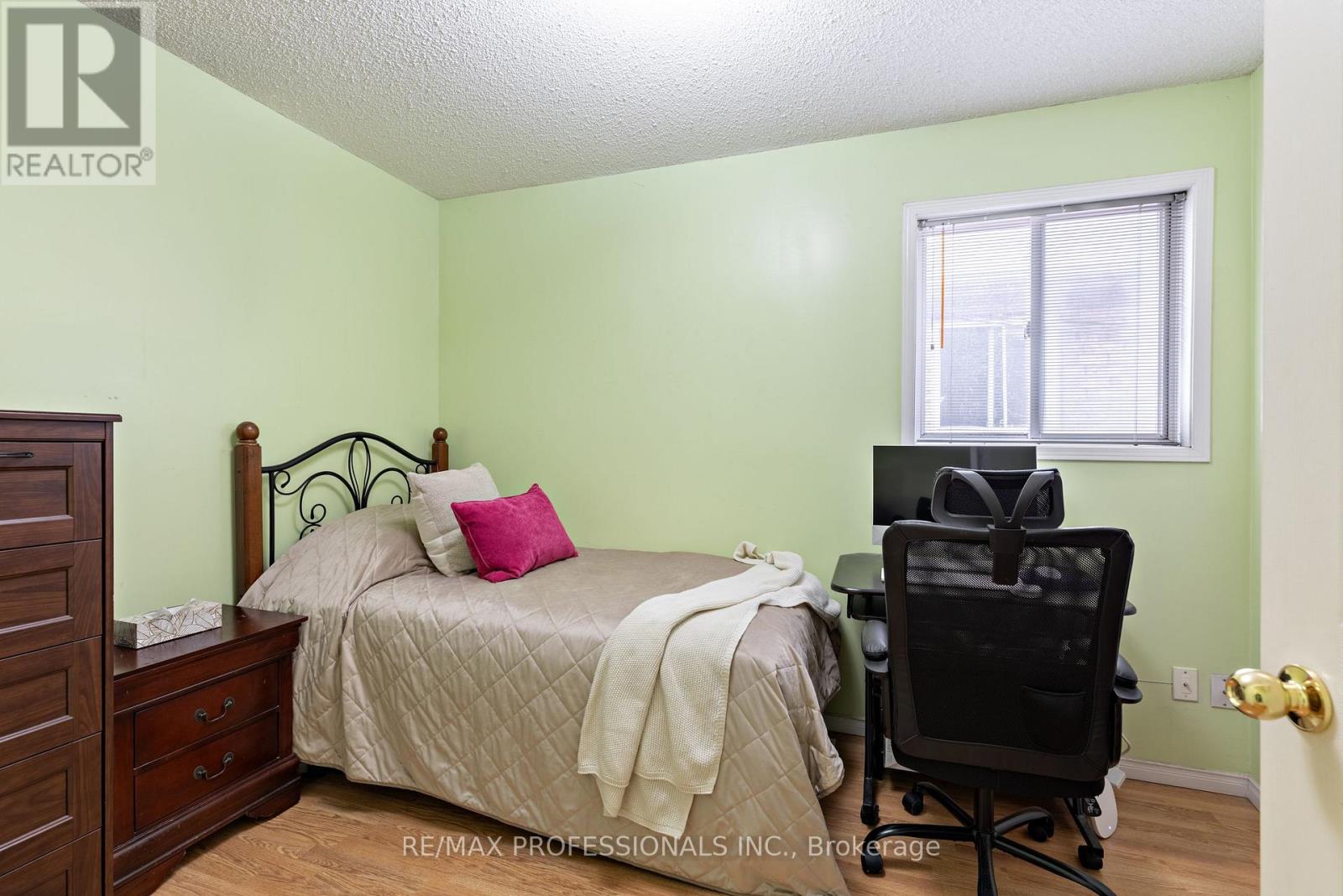 7 Mulock Avenue Property Photo 19