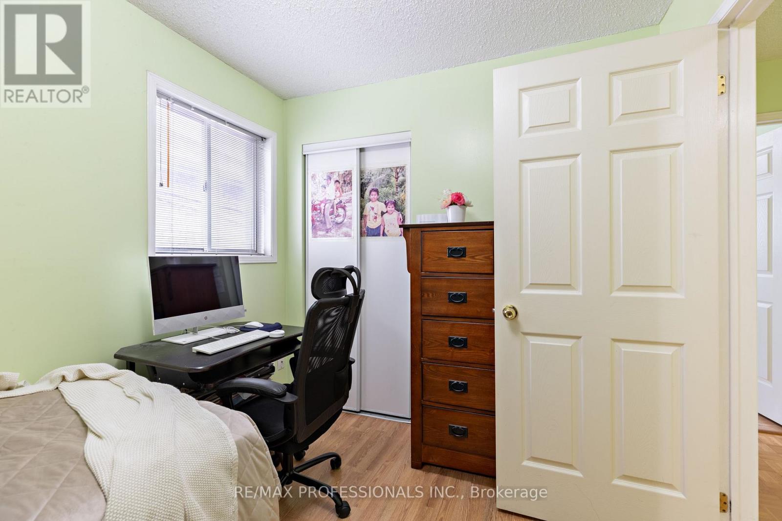 7 Mulock Avenue Property Photo 20