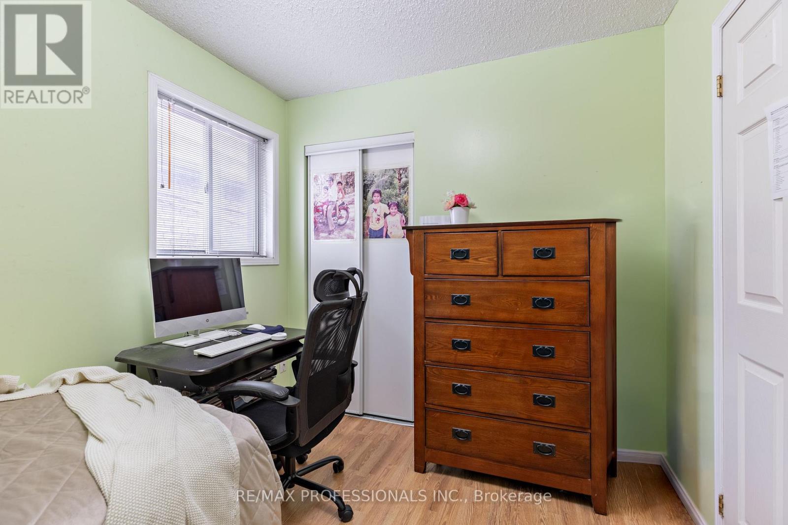 7 Mulock Avenue Property Photo 21