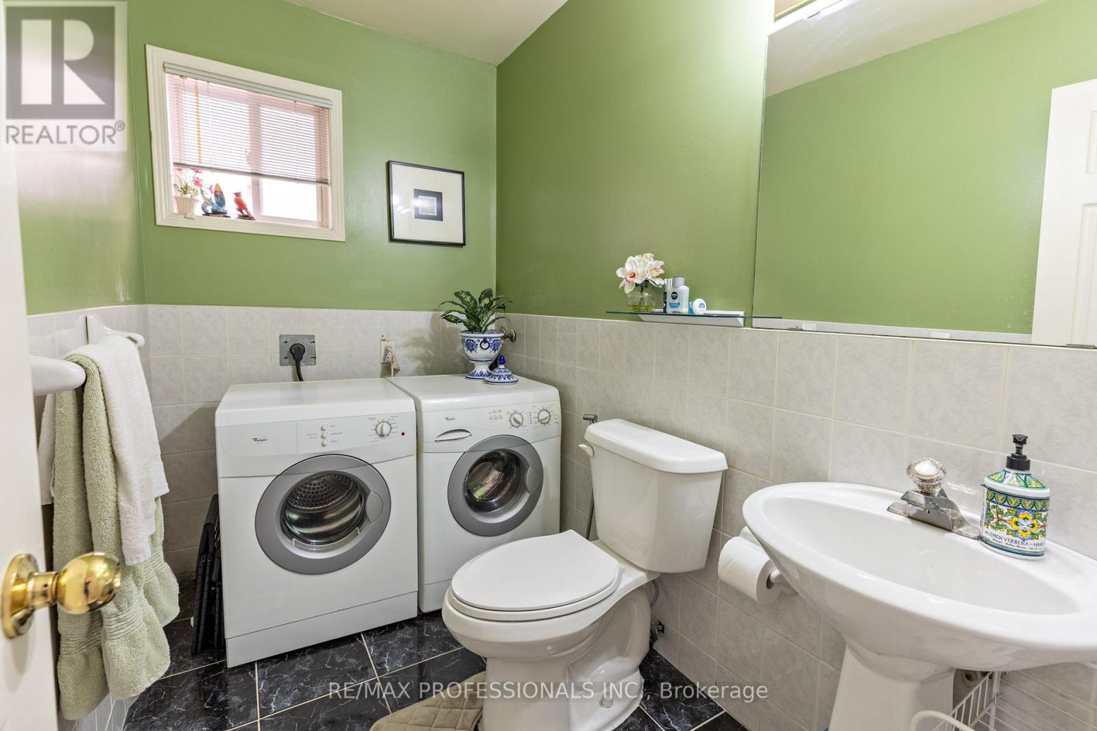 7 Mulock Avenue Property Photo 26