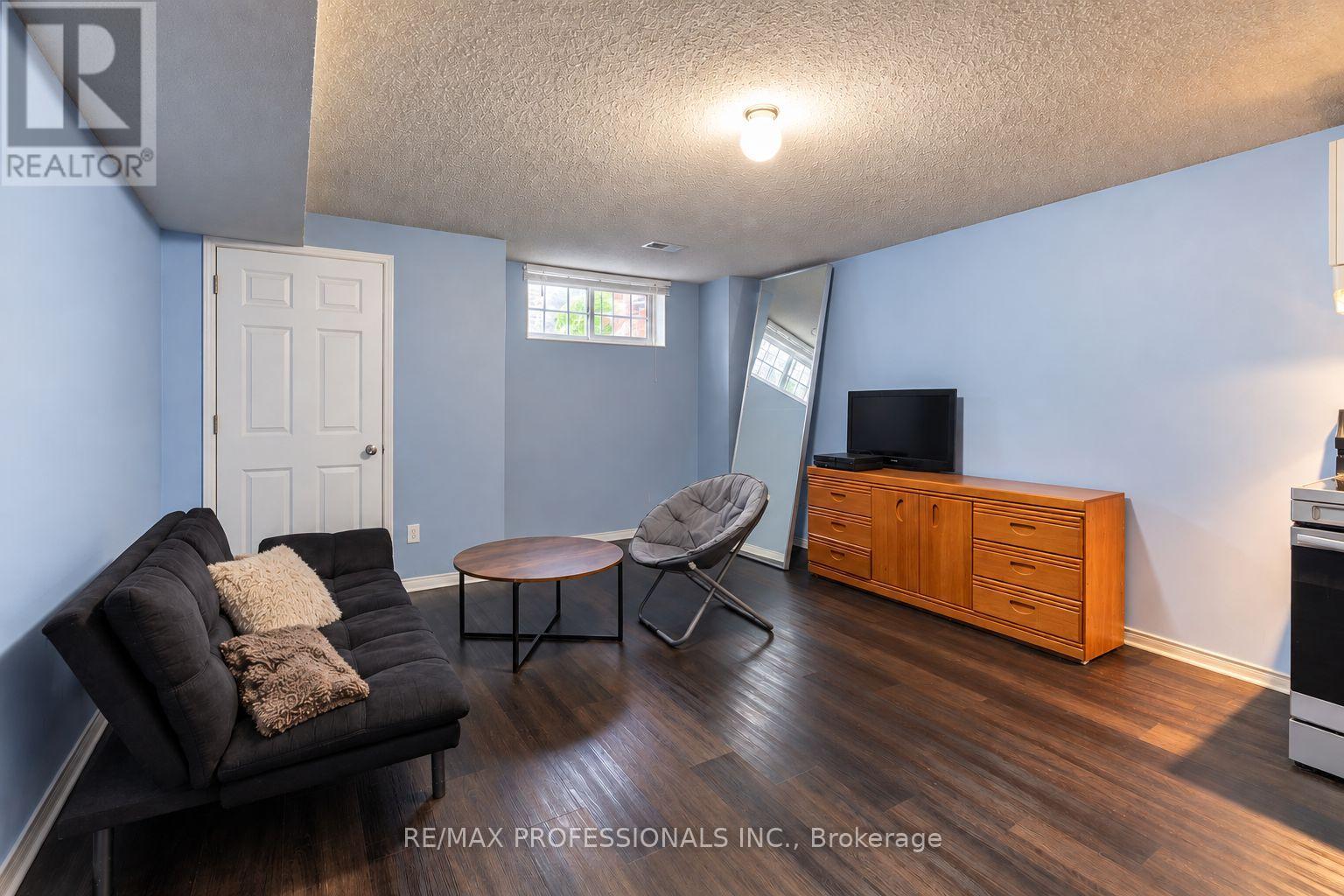 7 Mulock Avenue Property Photo 27