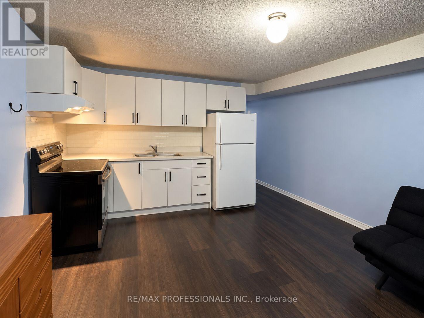 7 Mulock Avenue Property Photo 28