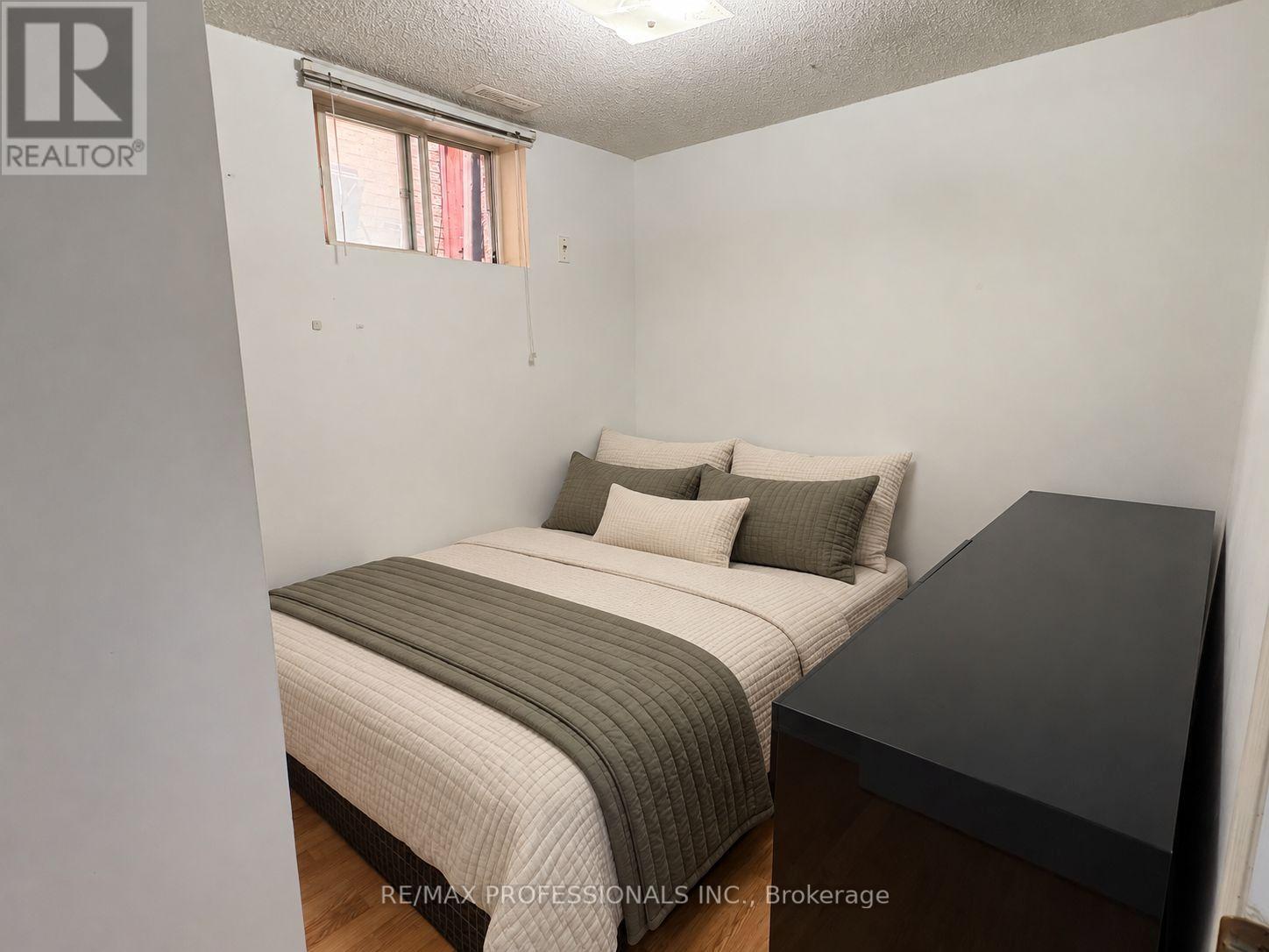 7 Mulock Avenue Property Photo 31