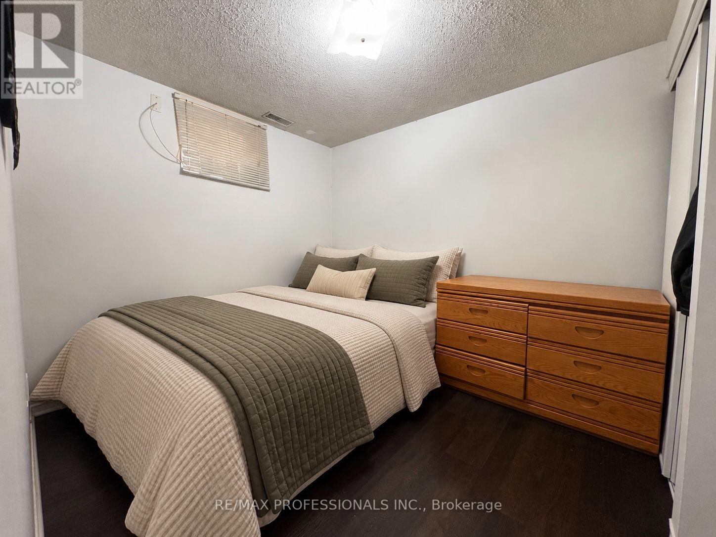 7 Mulock Avenue Property Photo 32