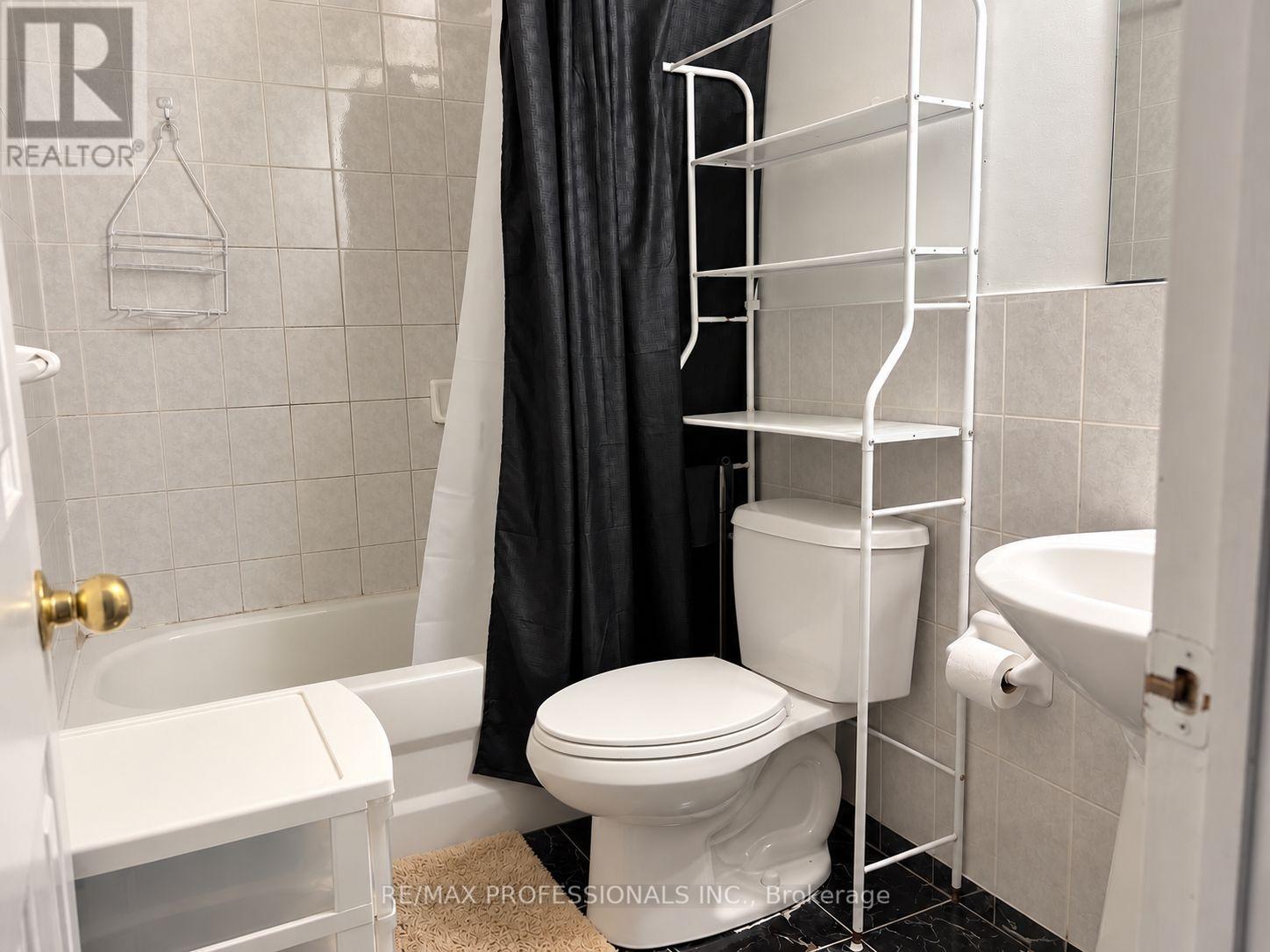 7 Mulock Avenue Property Photo 33