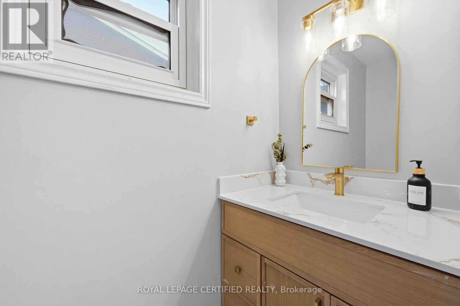 134 Hansen Road N Property Photo 11