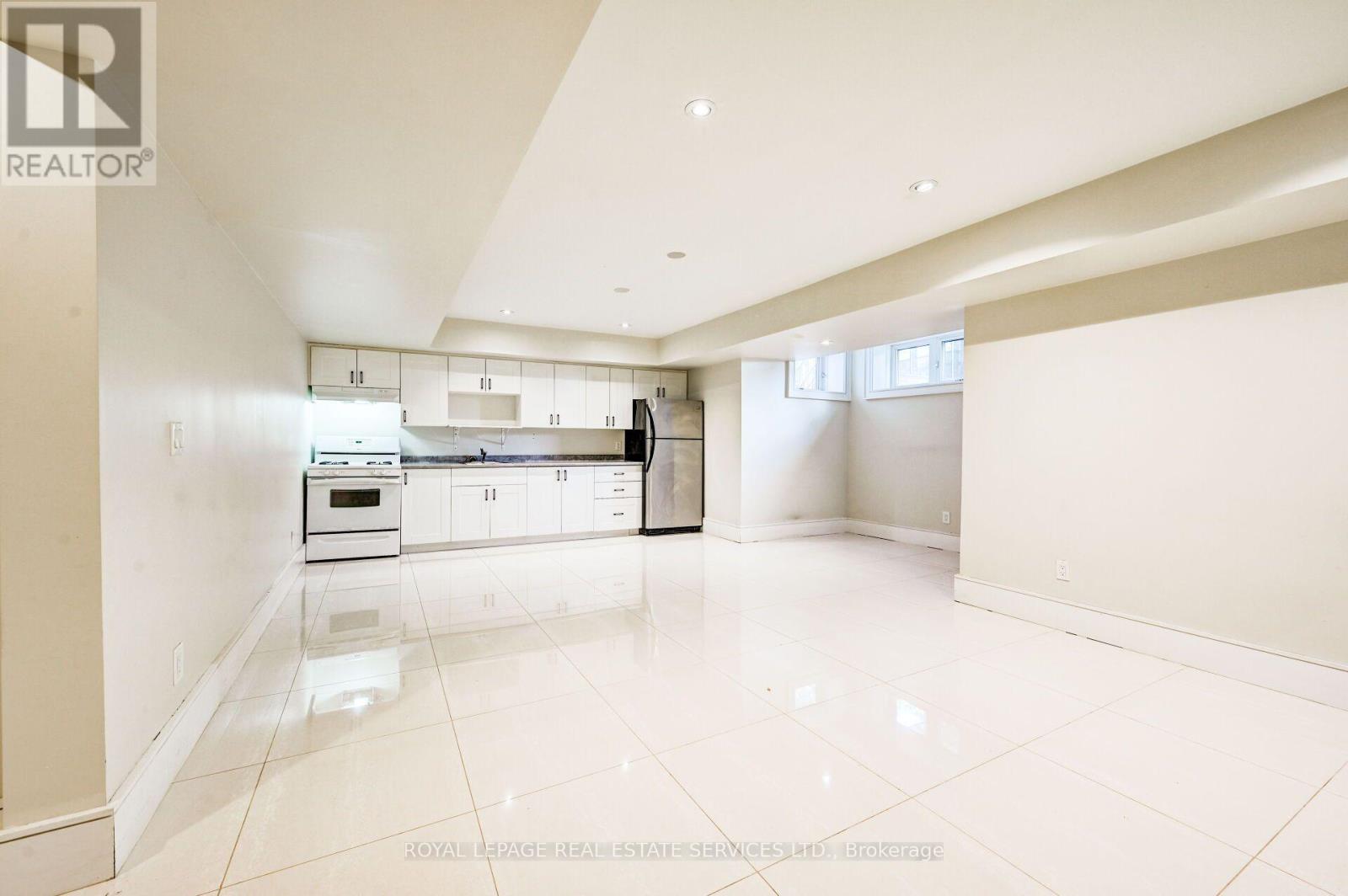 L - 63 Burrows Avenue Property Photo 3