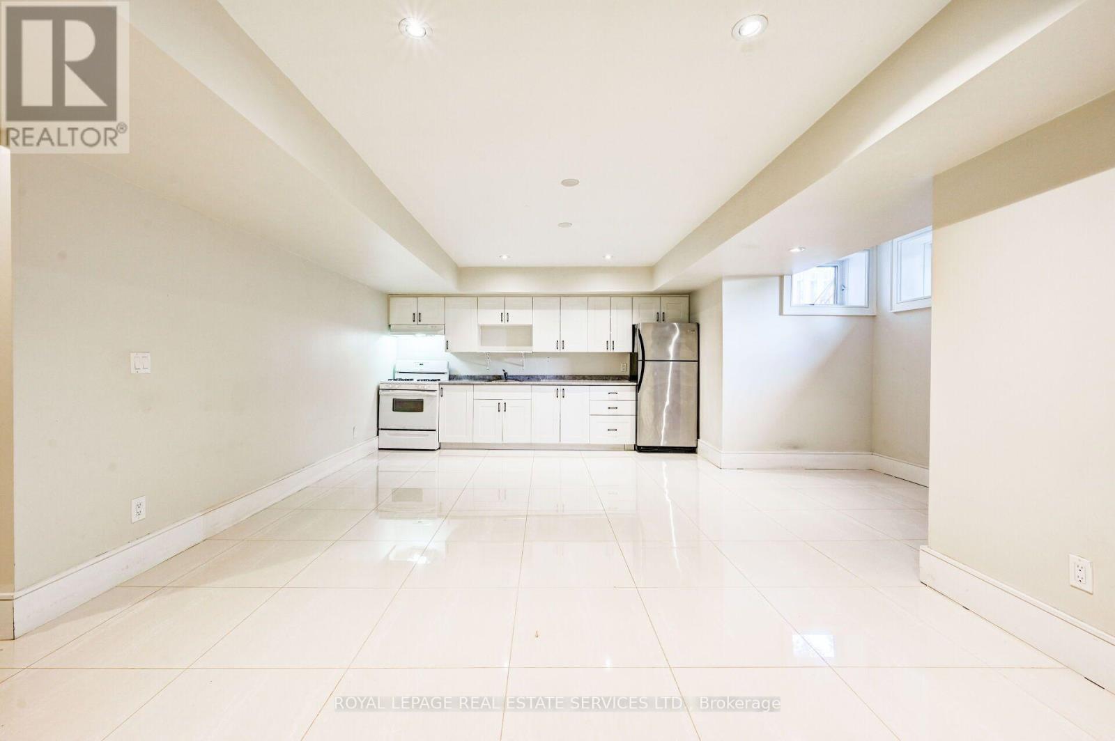 L - 63 Burrows Avenue Property Photo 4
