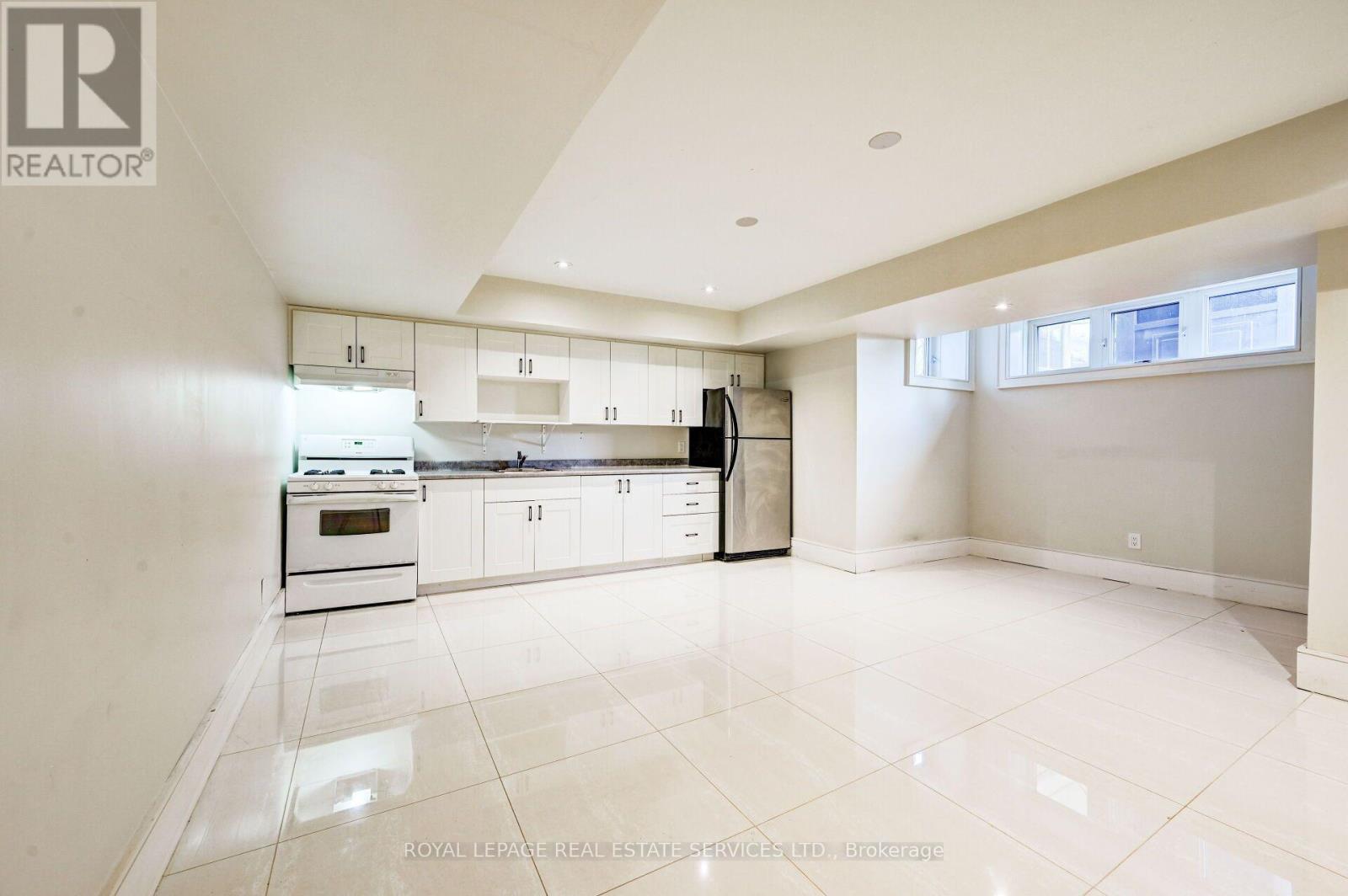 L - 63 Burrows Avenue Property Photo 6
