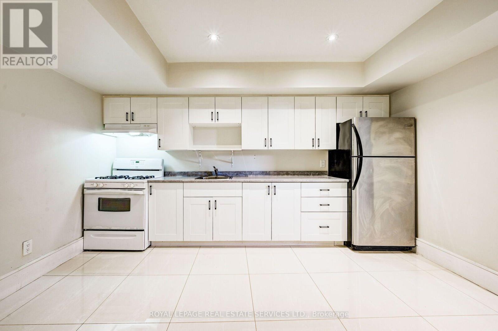 L - 63 Burrows Avenue Property Photo 7