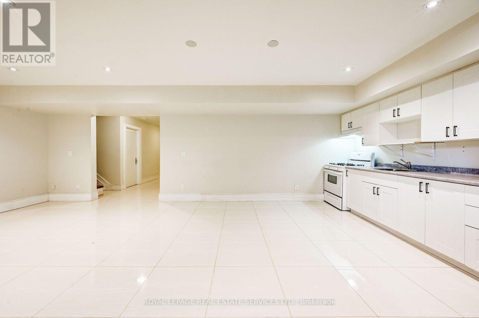 L - 63 Burrows Avenue Property Photo 9