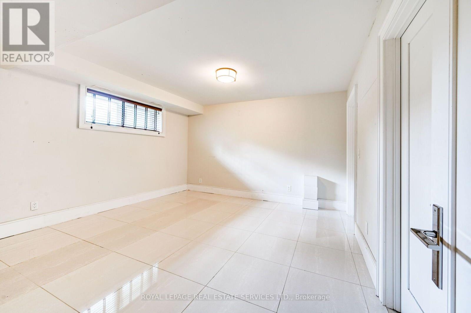 L - 63 Burrows Avenue Property Photo 14