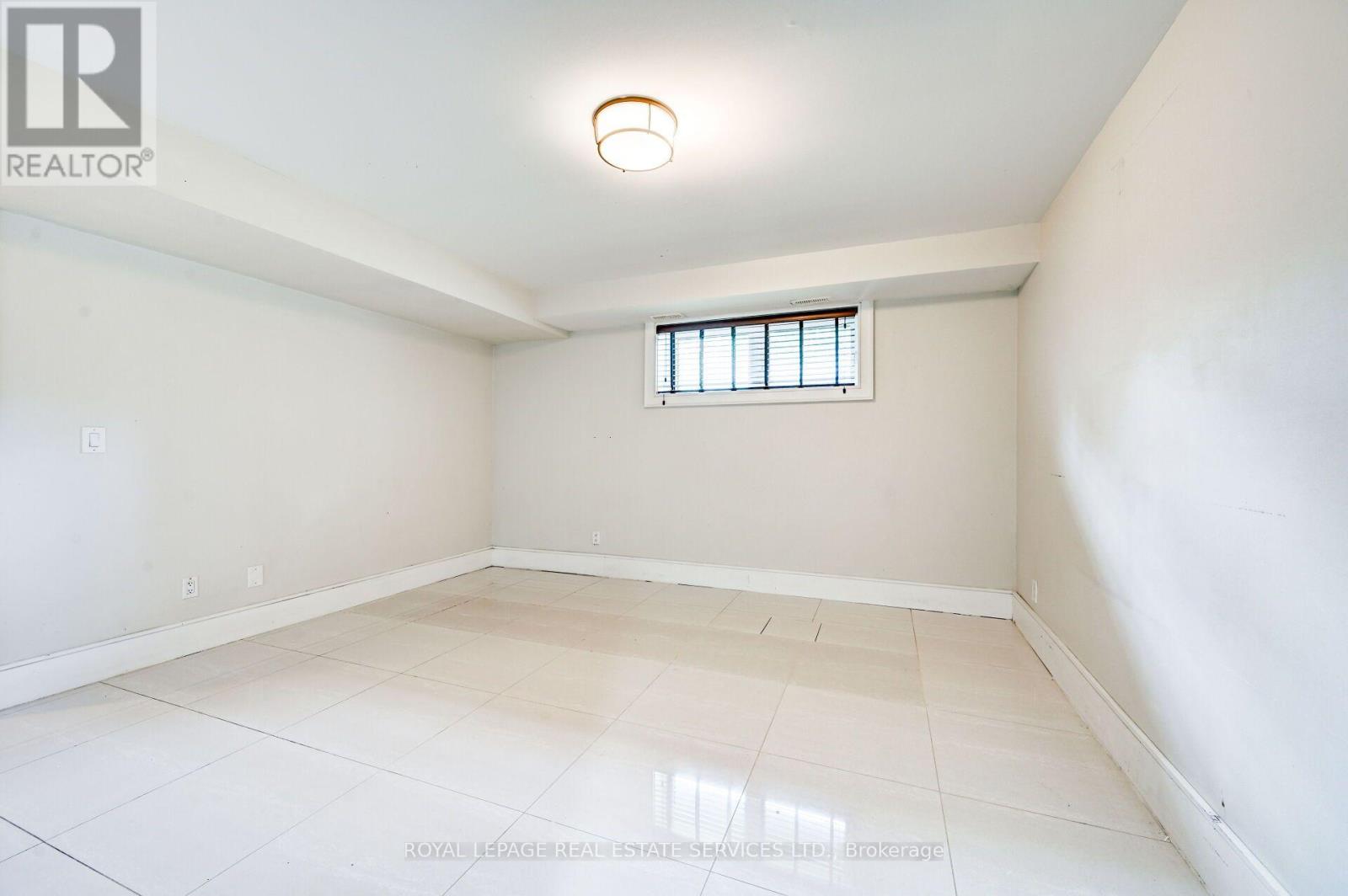 L - 63 Burrows Avenue Property Photo 15