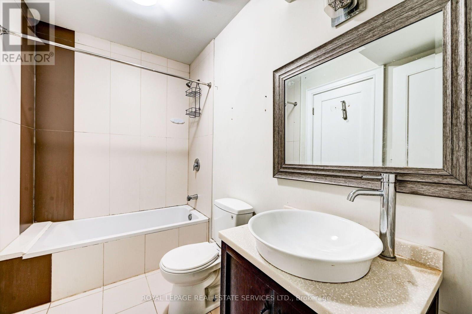 L - 63 Burrows Avenue Property Photo 18