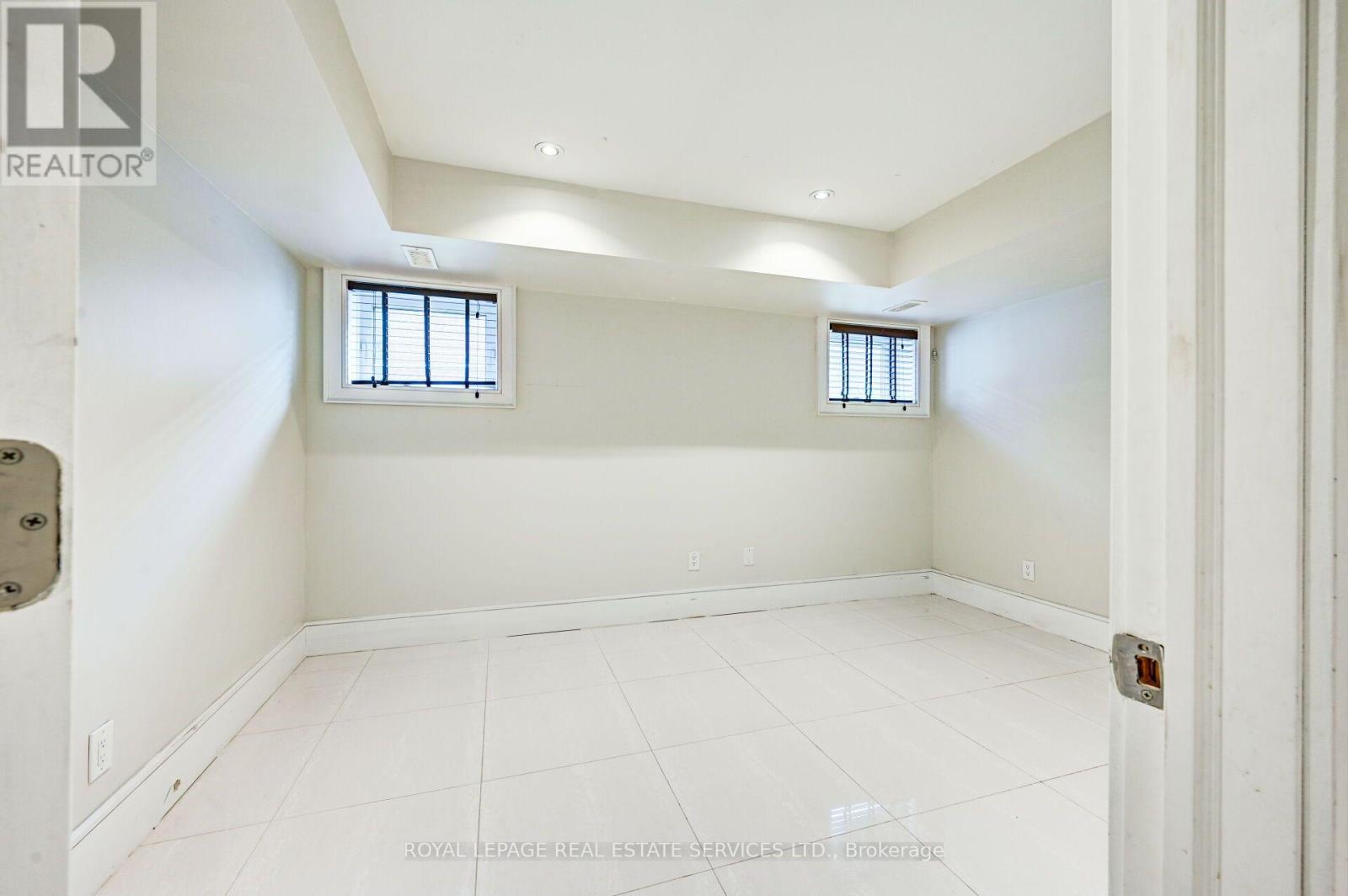 L - 63 Burrows Avenue Property Photo 19