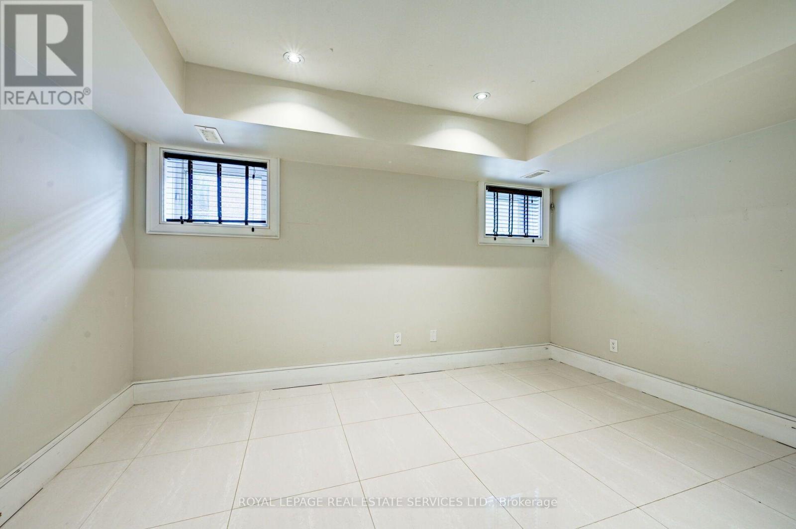 L - 63 Burrows Avenue Property Photo 20
